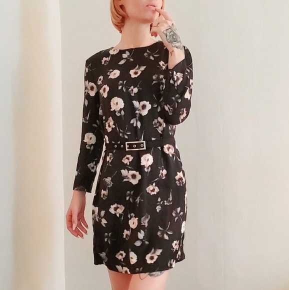 Satin dress - Picture 2 of 5